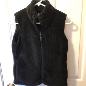 Old Navy EUC girl’s soft fuzzy black vest w/collar